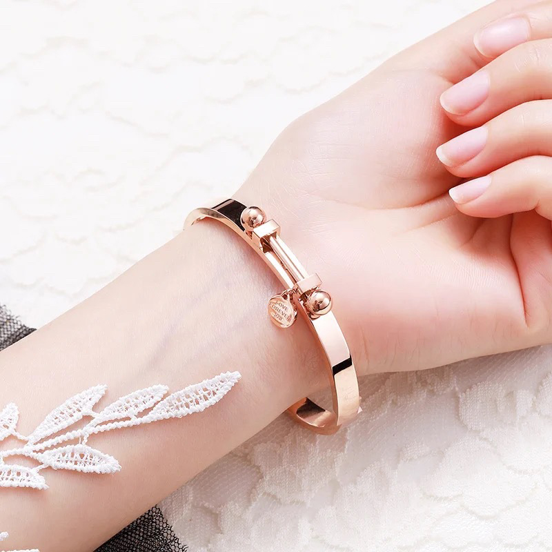 Sexy Mature Lock Decorative St - đánh giá và giá Body Jewelry Websites