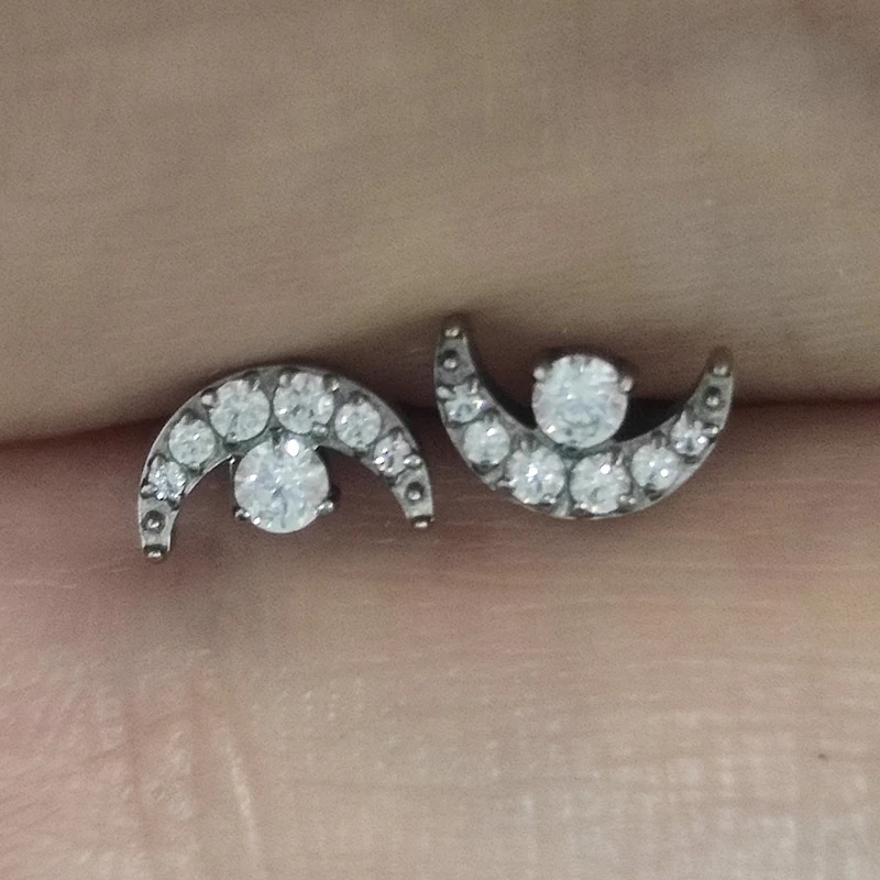 G23 Titanium Crescent-Moon-des - đánh giá và giá Dermal Anchor Top